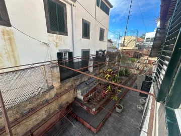 Moradia T5 para Venda em Funchal (São Pedro)