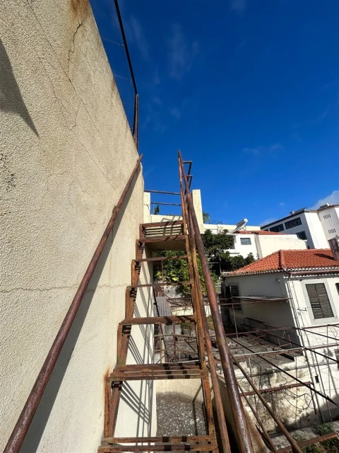 Moradia T5 para Venda em Funchal (São Pedro)
