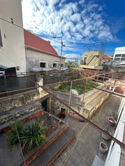 Moradia T5 para Venda em Funchal (São Pedro)