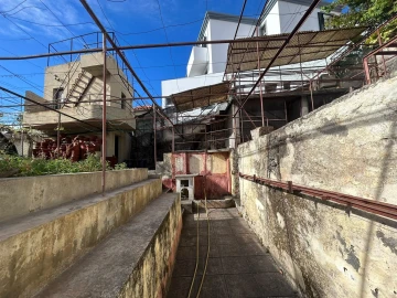 Moradia T5 para Venda em Funchal (São Pedro)