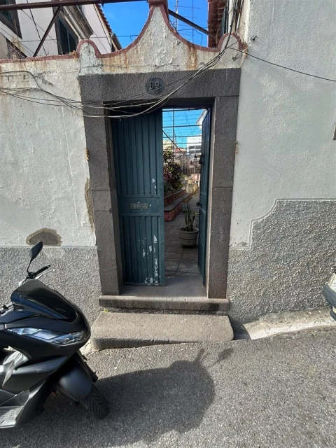 Moradia T5 para Venda em Funchal (São Pedro)
