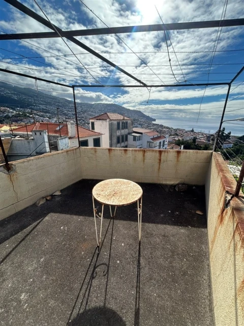 Moradia T5 para Venda em Funchal (São Pedro)