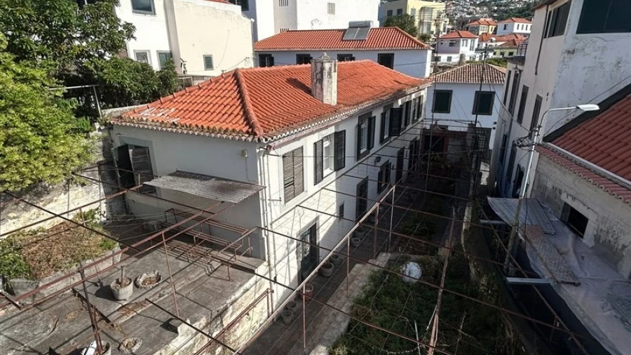 Moradia T5 para Venda em Funchal (São Pedro)