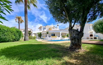 Moradia T4 para Venda em Albufeira e Olhos de Água