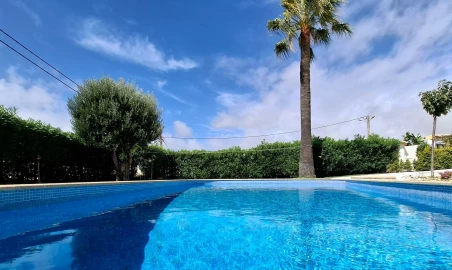 Moradia T4 para Venda em Albufeira e Olhos de Água