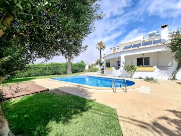 Moradia T4 para Venda em Albufeira e Olhos de Água