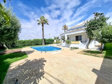 Moradia T4 para Venda em Albufeira e Olhos de Água