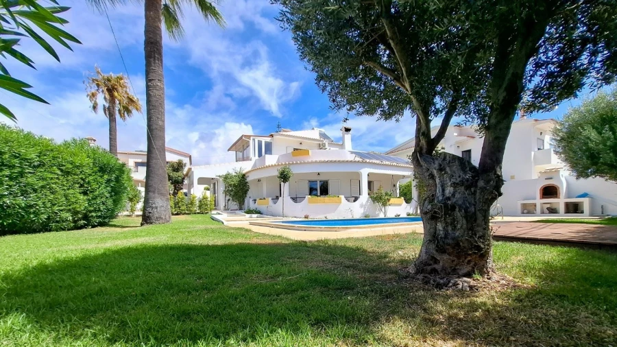 Moradia T4 para Venda em Albufeira e Olhos de Água