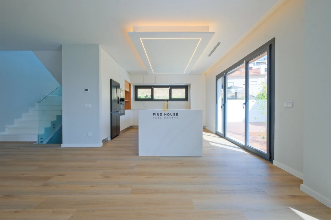 Moradia T5 para Arrendamento em Carcavelos e Parede Foto 9
