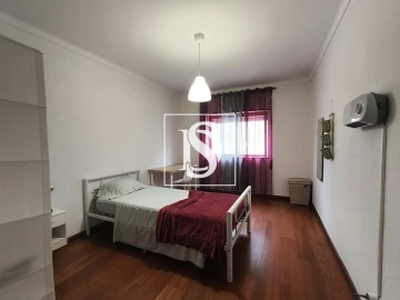 Apartamento T3 para Venda em Sé, Santa Maria e Meixedo