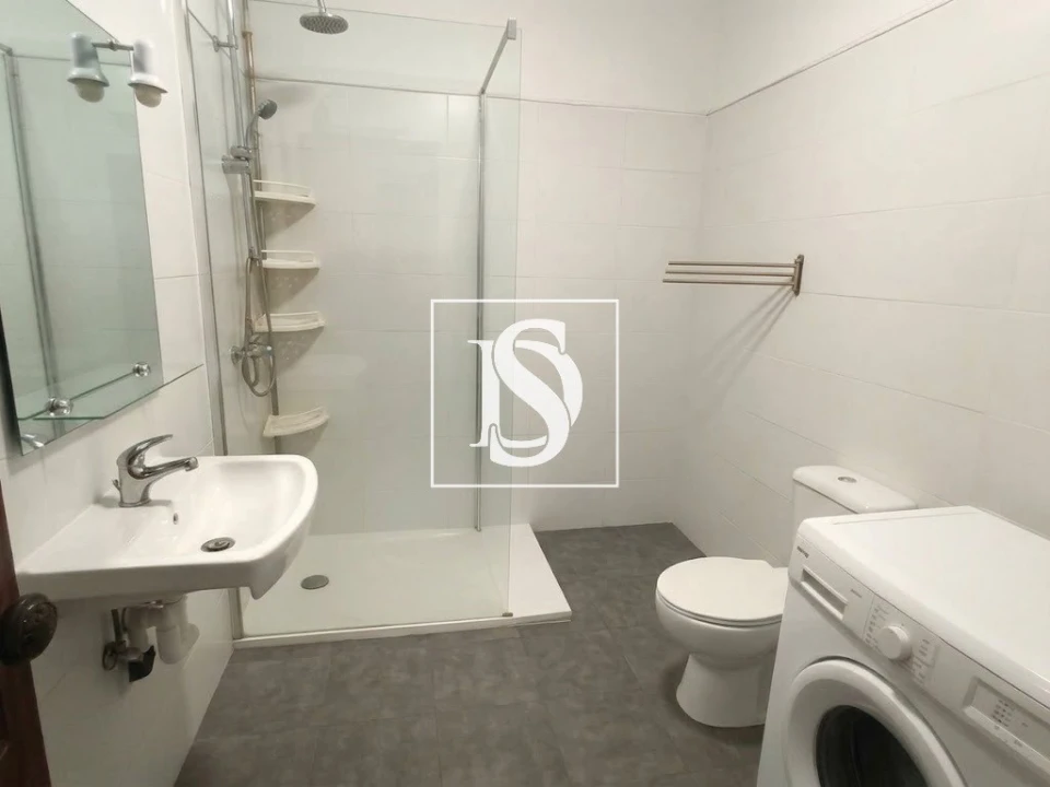 Apartamento T3 para Venda em Sé, Santa Maria e Meixedo Foto 8