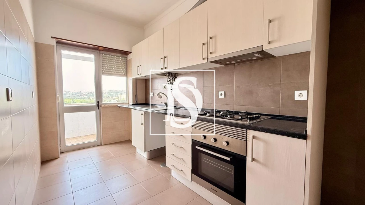 Apartamento T3 para Venda em Almada, Cova da Piedade, Pragal e Cacilhas Foto 1