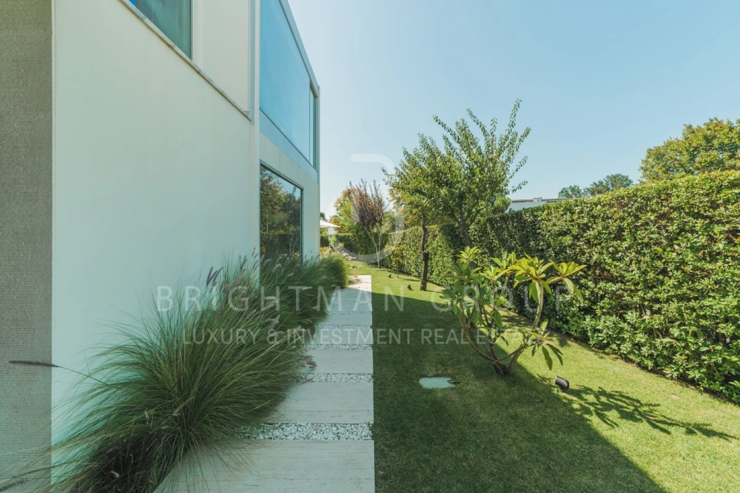 Moradia T4 para Venda em Carnaxide e Queijas Foto 37