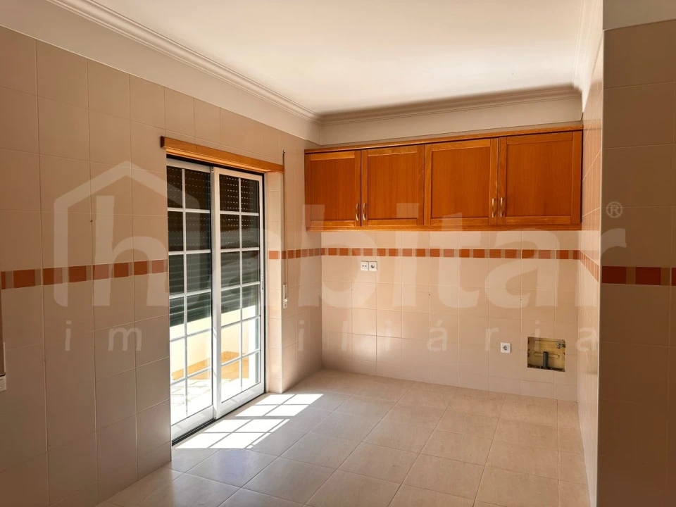 Apartamento T4 para Venda em Benavente Foto 3