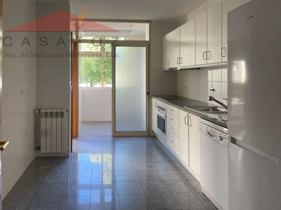 Apartamento T4 para Arrendamento em Ramalde Foto 8