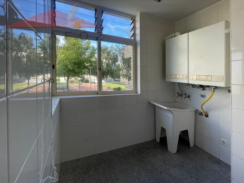 Apartamento T4 para Arrendamento em Ramalde Foto 11