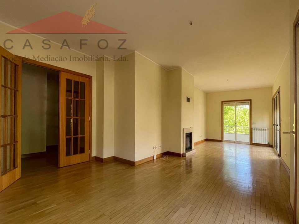 Apartamento T4 para Arrendamento em Ramalde Foto 1