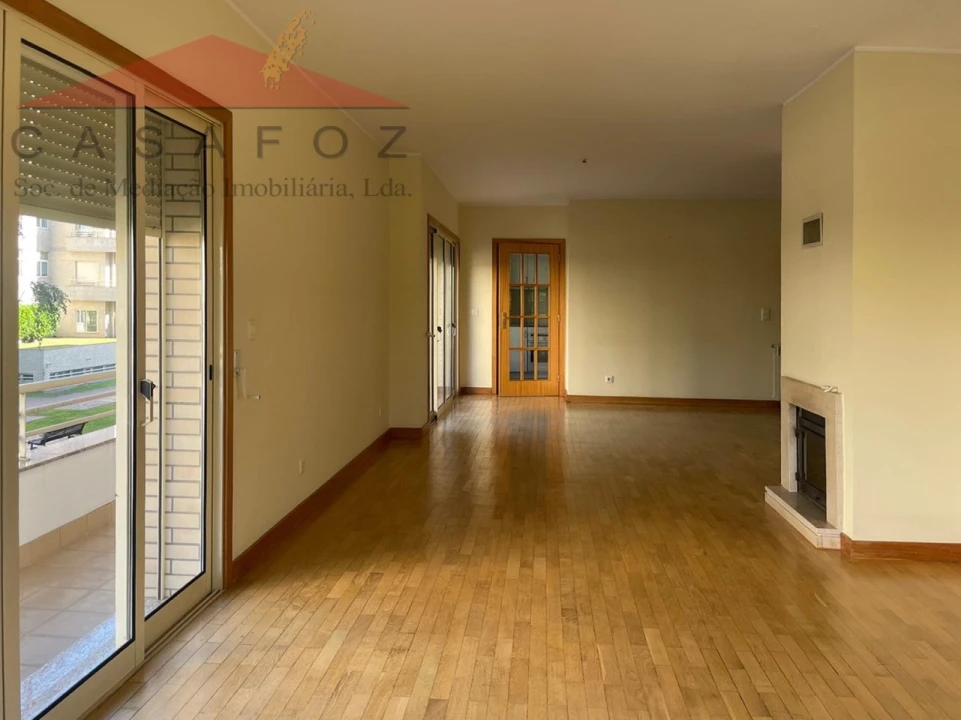 Apartamento T4 para Arrendamento em Ramalde Foto 3