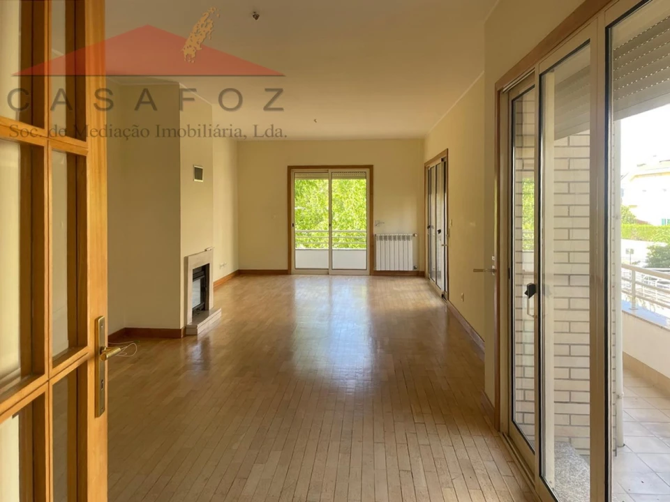 Apartamento T4 para Arrendamento em Ramalde Foto 4