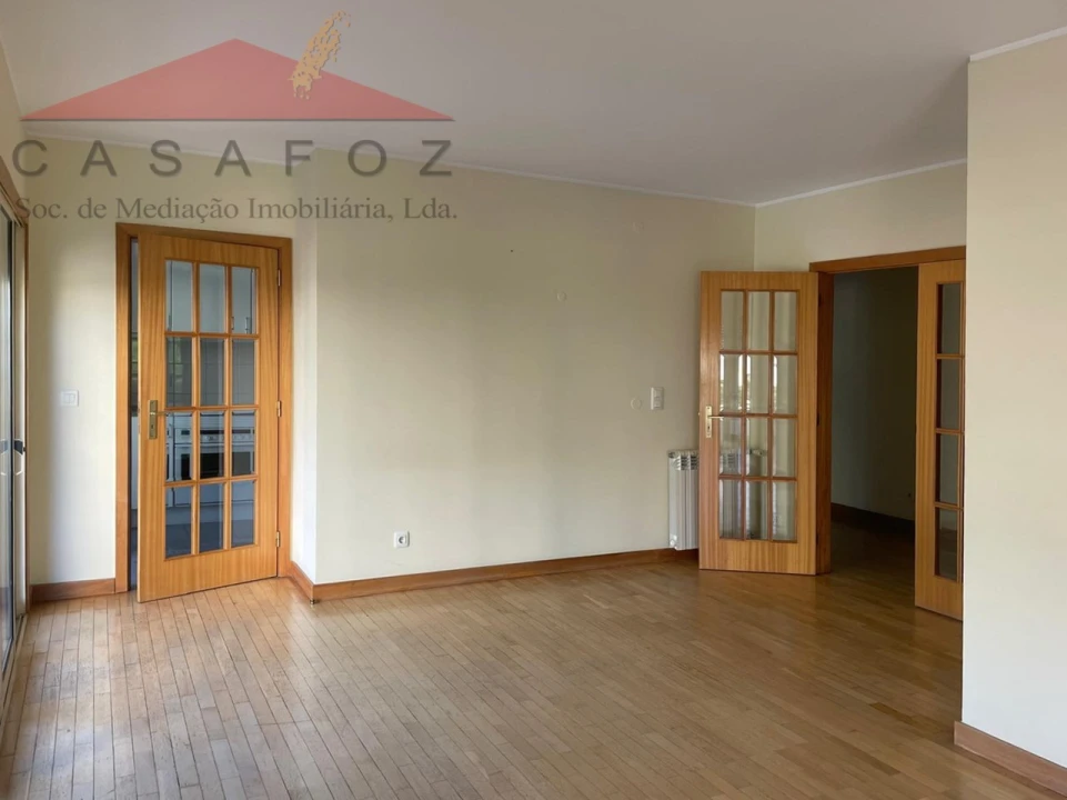 Apartamento T4 para Arrendamento em Ramalde Foto 7