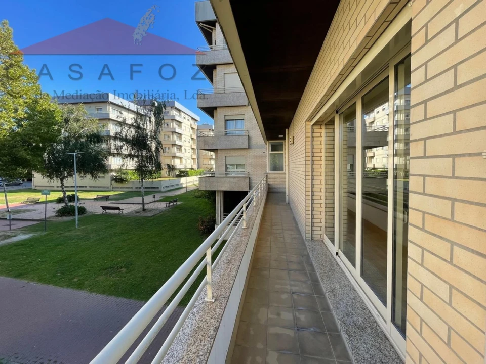 Apartamento T4 para Arrendamento em Ramalde Foto 6