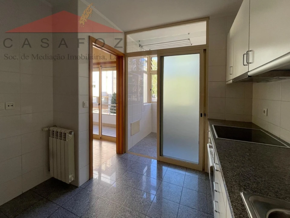 Apartamento T4 para Arrendamento em Ramalde Foto 10