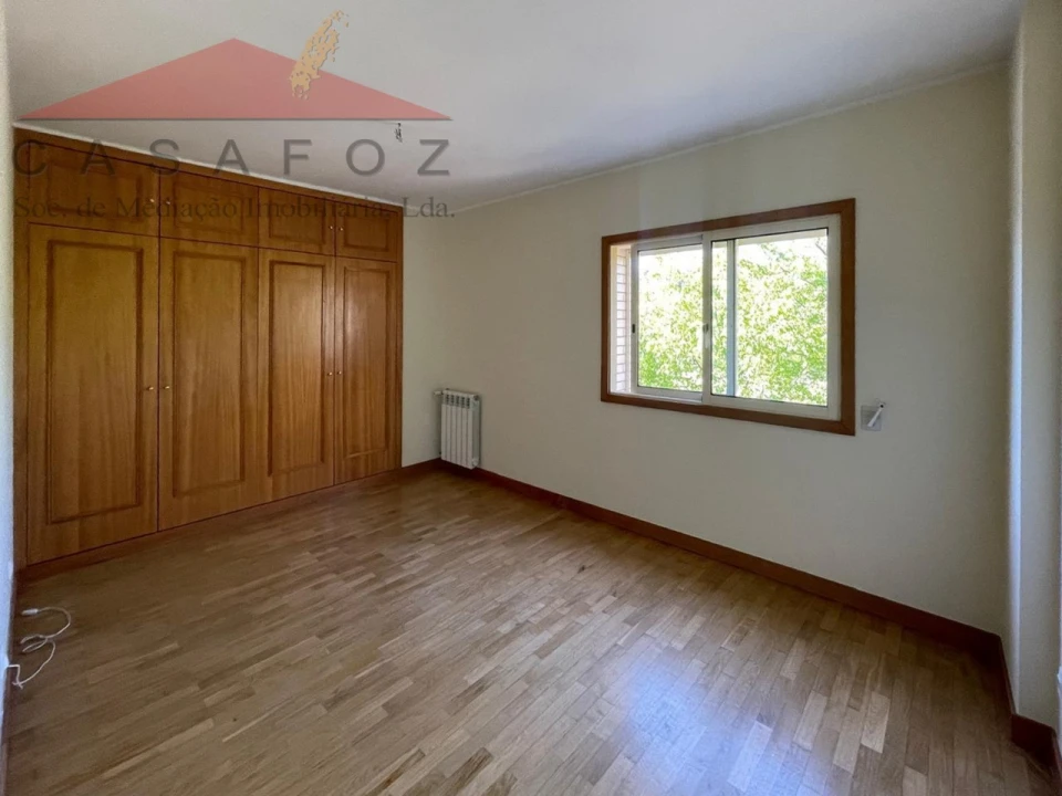 Apartamento T4 para Arrendamento em Ramalde Foto 19