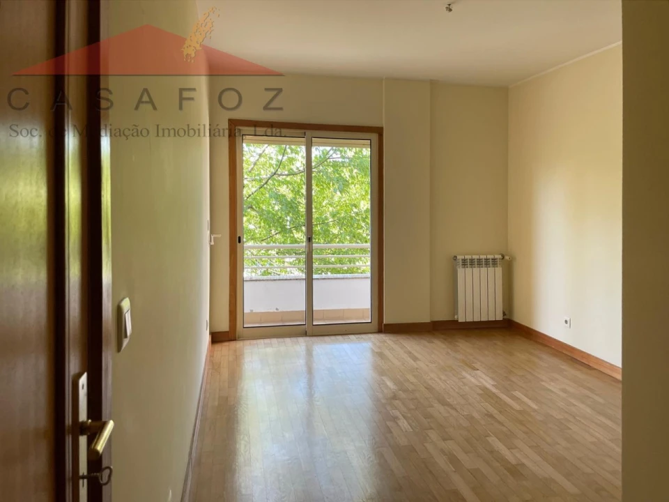 Apartamento T4 para Arrendamento em Ramalde Foto 22