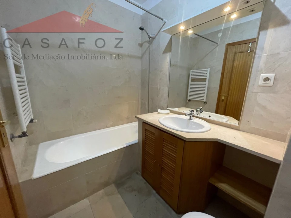 Apartamento T4 para Arrendamento em Ramalde Foto 25