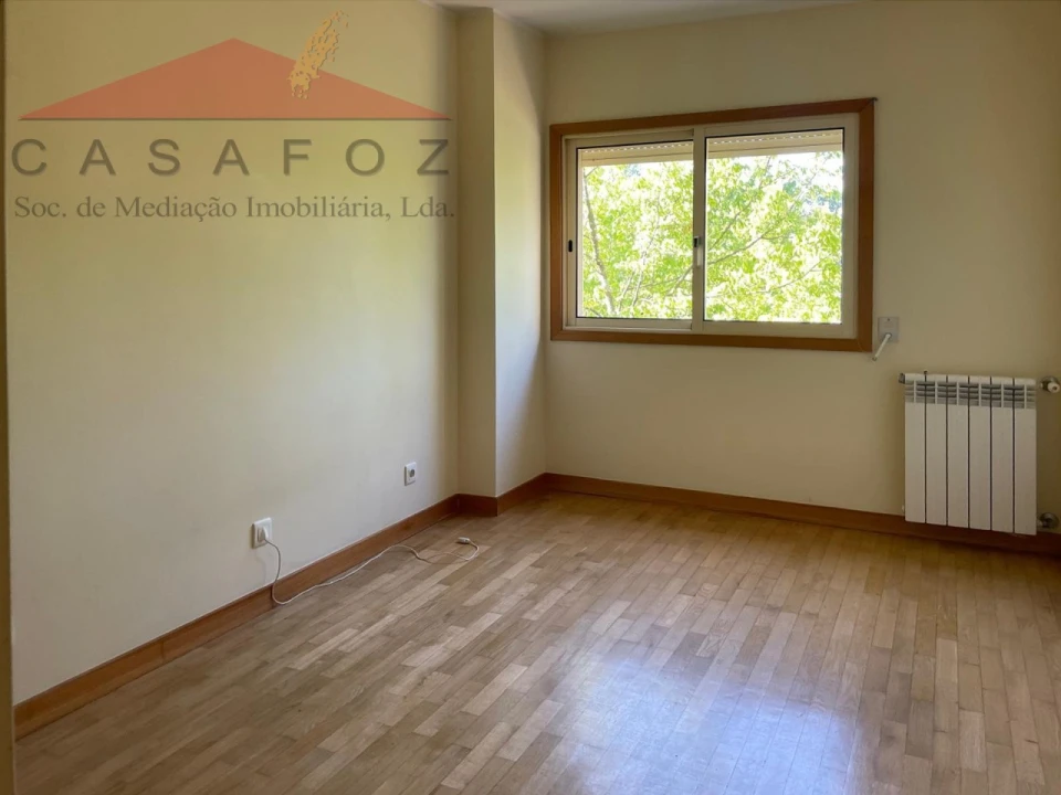 Apartamento T4 para Arrendamento em Ramalde Foto 27