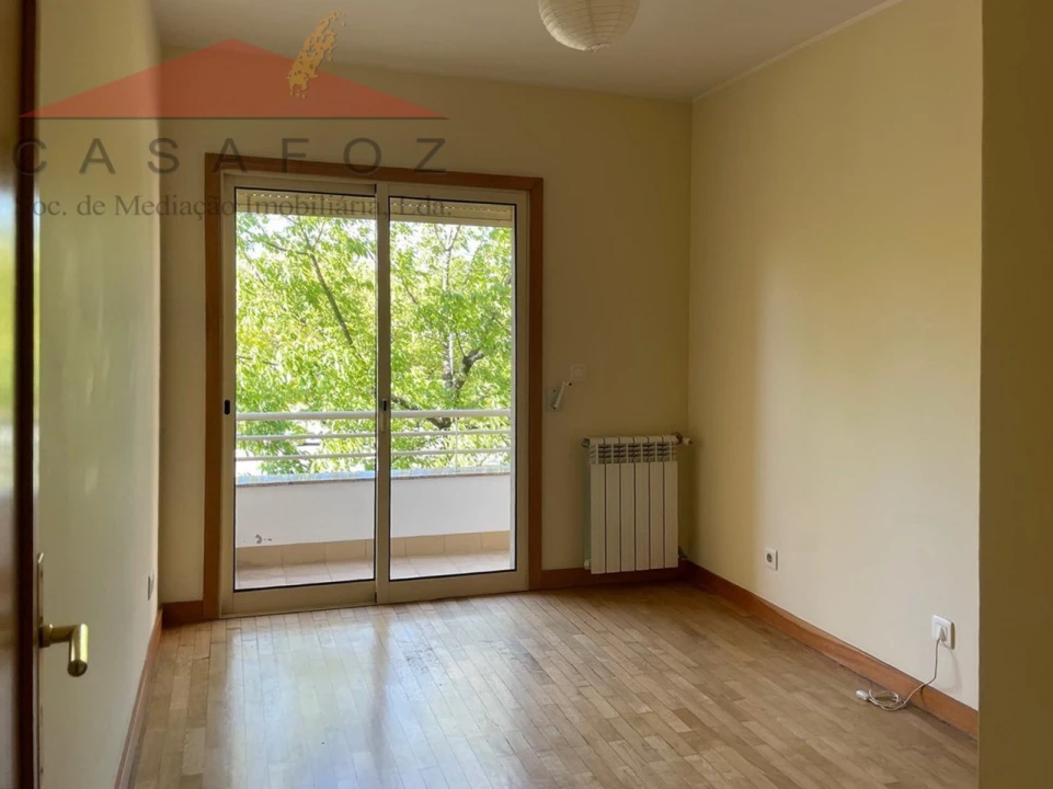 Apartamento T4 para Arrendamento em Ramalde Foto 29