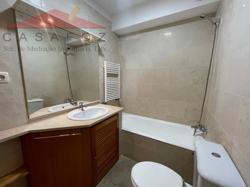 Apartamento T4 para Arrendamento em Ramalde Foto 32