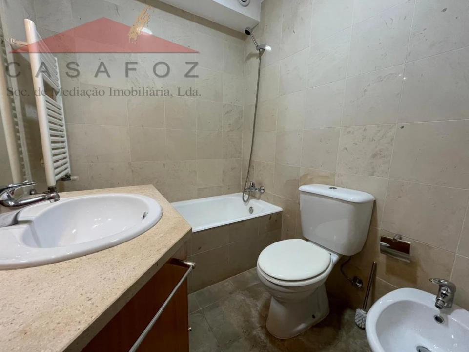 Apartamento T4 para Arrendamento em Ramalde Foto 33