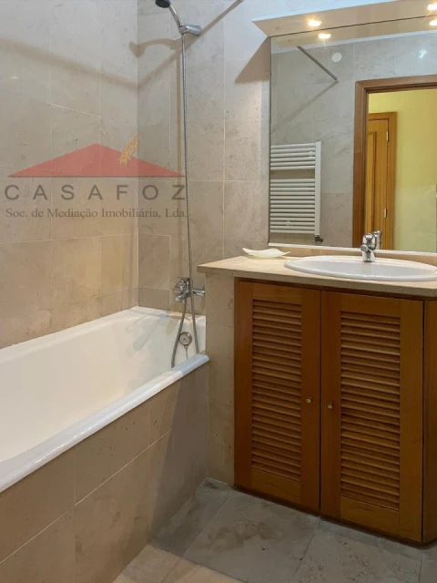 Apartamento T4 para Arrendamento em Ramalde