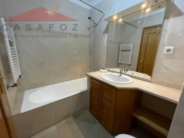 Apartamento T4 para Arrendamento em Ramalde
