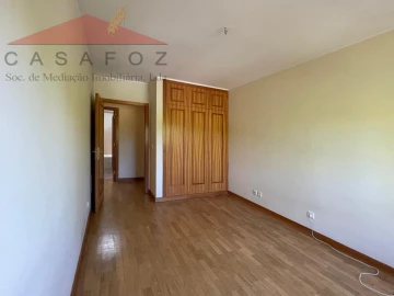 Apartamento T4 para Arrendamento em Ramalde