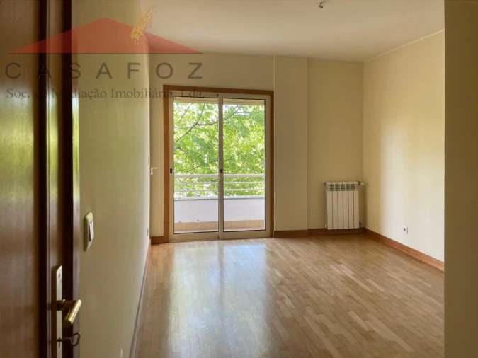 Apartamento T4 para Arrendamento em Ramalde Foto 22