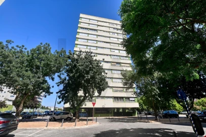 Apartamento T3 para Venda em Oeiras e São Julião da Barra, Paço de Arcos e Caxias
