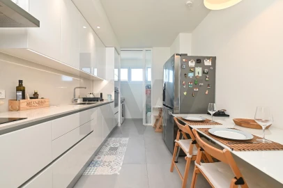 Apartamento T3 para Venda em Oeiras e São Julião da Barra, Paço de Arcos e Caxias
