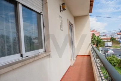 Moradia T5 para Venda em Algueirão-Mem Martins