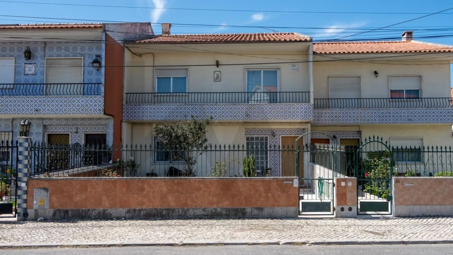 Moradia T5 para Venda em Algueirão-Mem Martins