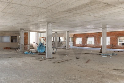 Armazém para Venda em Alverca do Ribatejo e Sobralinho