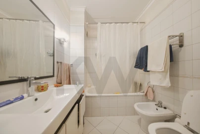 Apartamento T1 para Venda em Carnaxide e Queijas