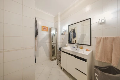 Apartamento T1 para Venda em Carnaxide e Queijas
