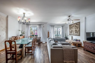 Apartamento T3 para Venda em Carnaxide e Queijas