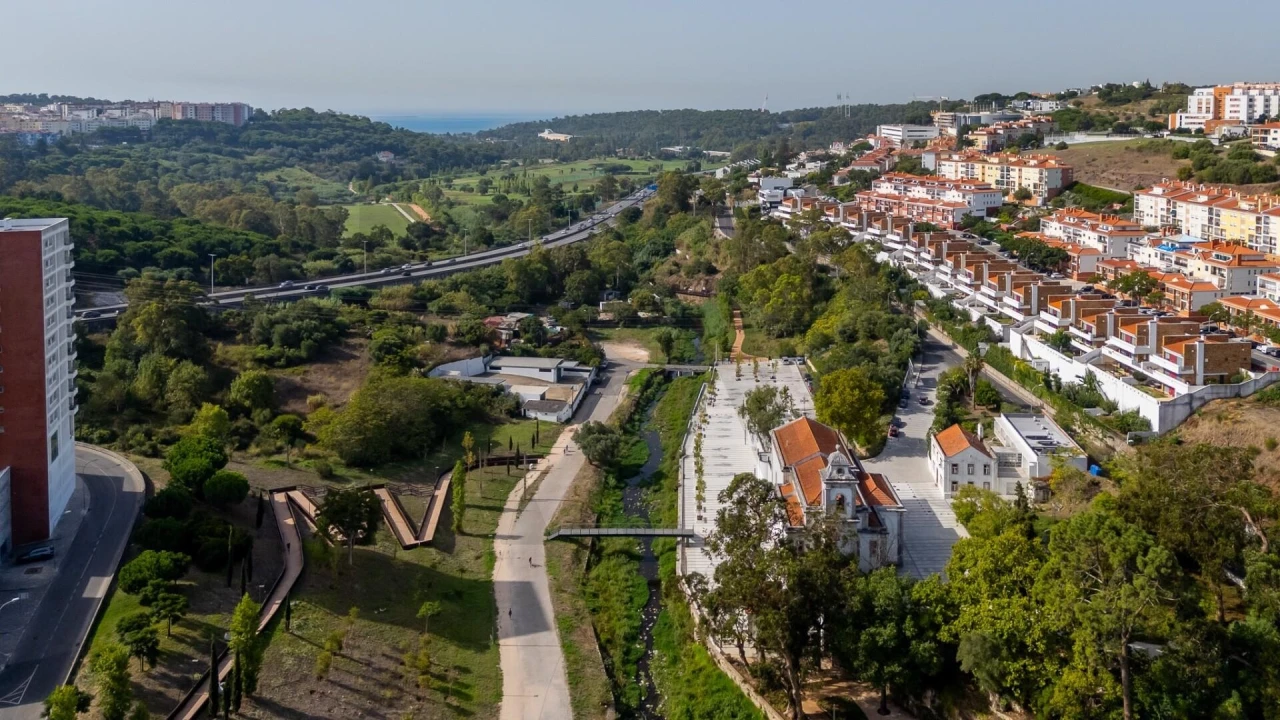 Apartamento T3 para Venda em Carnaxide e Queijas Foto 44