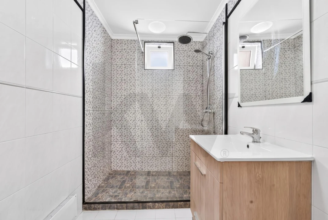 Apartamento T2 para Venda em Caniço Foto 11