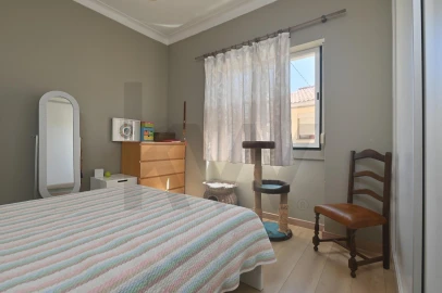 Apartamento T2 para Venda em Carcavelos e Parede