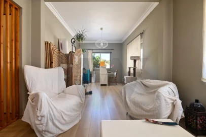 Apartamento T2 para Venda em Carcavelos e Parede
