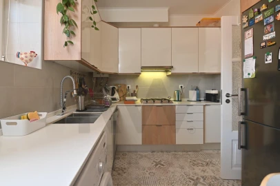 Apartamento T2 para Venda em Carcavelos e Parede